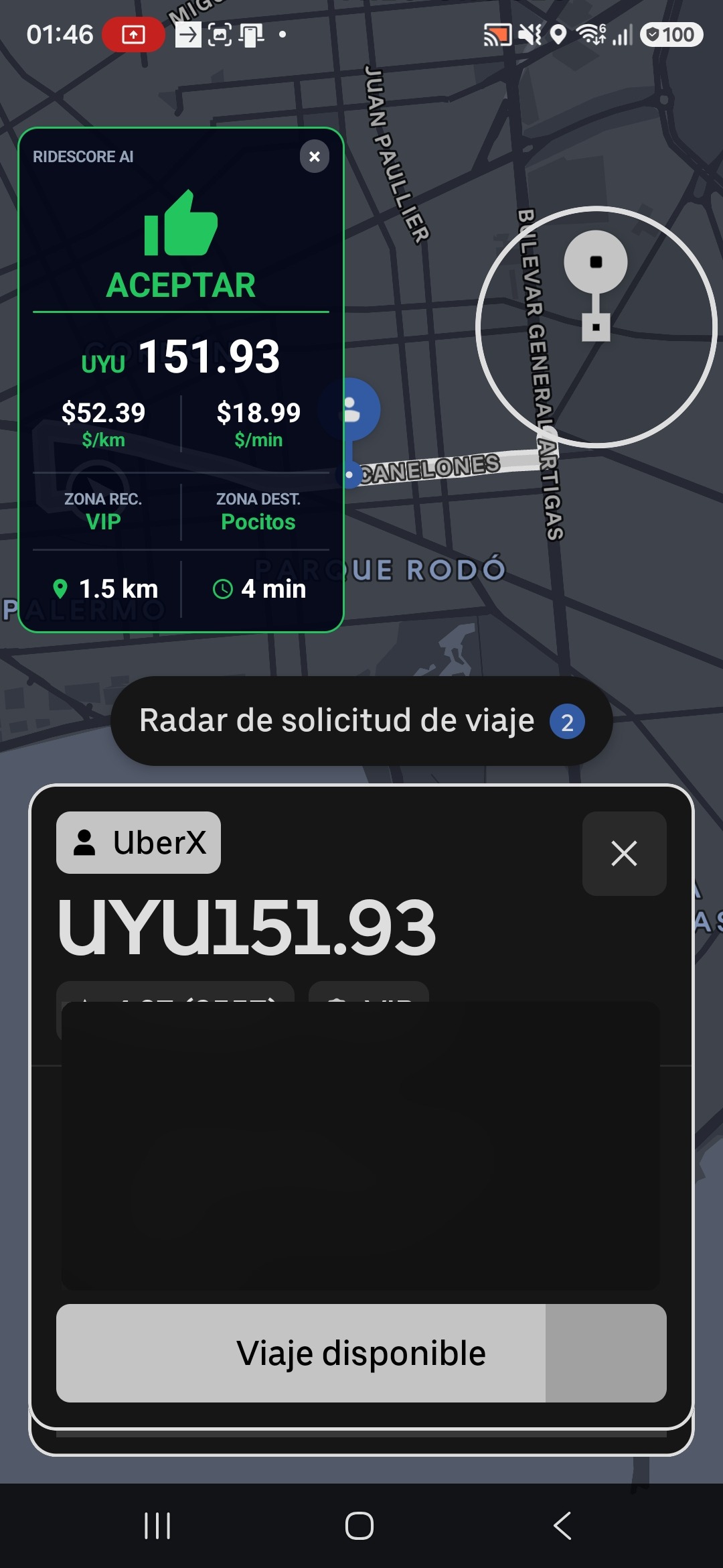 Oferta anonimizada con overlay de RideScore AI mostrando señal CONVIENE